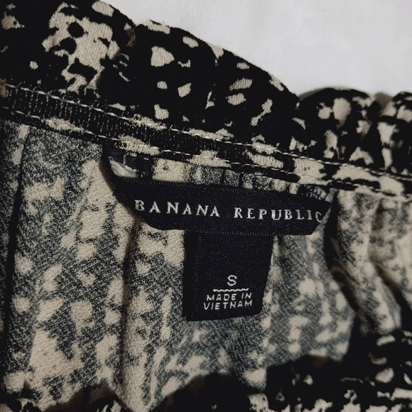 3 X$20  banana Republic Sleeveless Black blause Size S - Picture 7 of 8